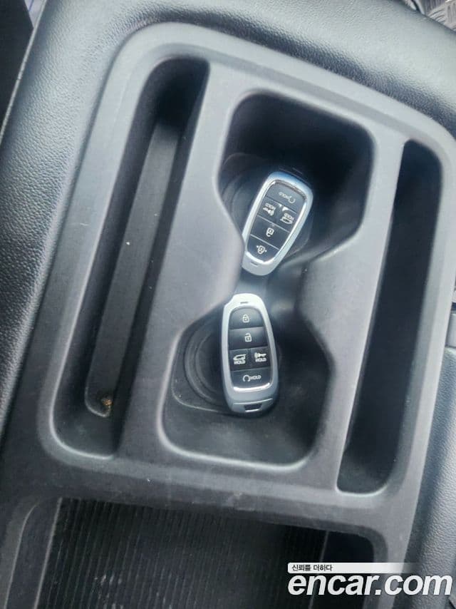 Hyundai Staria 2021 — ფოტო 18/20