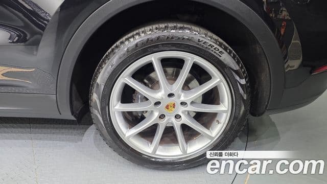 Porsche Cayenne 2021 — Photo 19/32