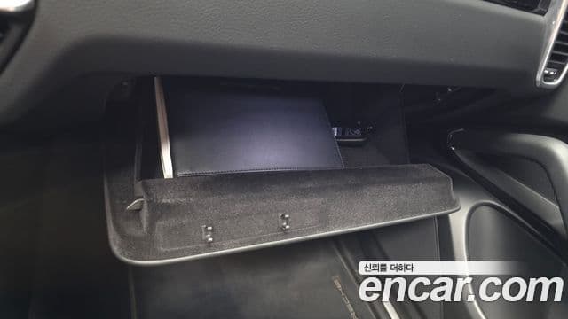 Porsche Cayenne 2021 — Photo 9/32
