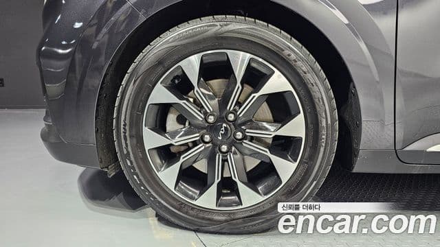 Kia Carnival 2023 — фото 5 из 20