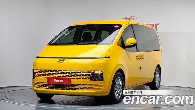 Hyundai Staria 2021 — ფოტო 1/20