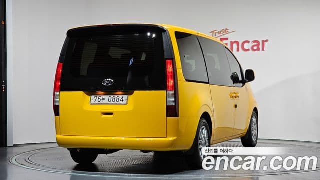 Hyundai Staria 2021 — ფოტო 2/20