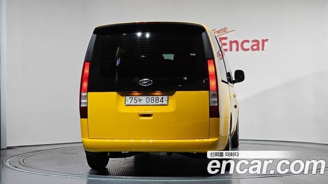 Hyundai Staria 2021 — ფოტო 4/20
