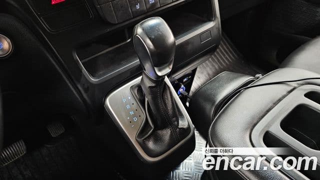 Hyundai Staria 2021 — ფოტო 9/20