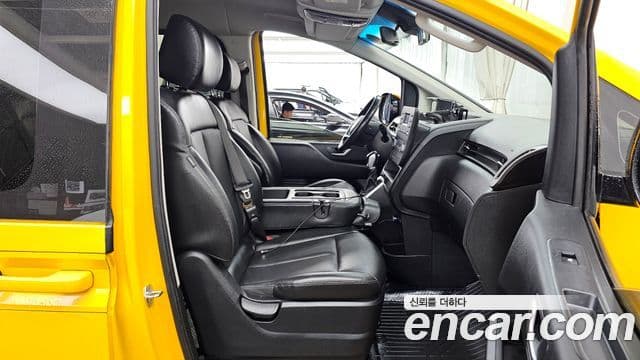 Hyundai Staria 2021 — ფოტო 11/20