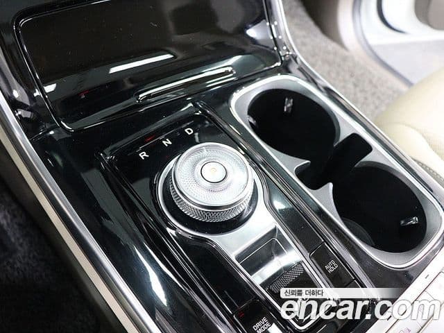 Kia Carnival 2022 — фото 8 из 20