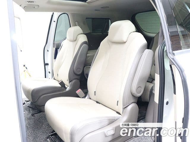 Kia Carnival 2022 — фото 16 из 20