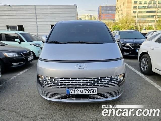 Hyundai Staria 2023 — ფოტო 2/20