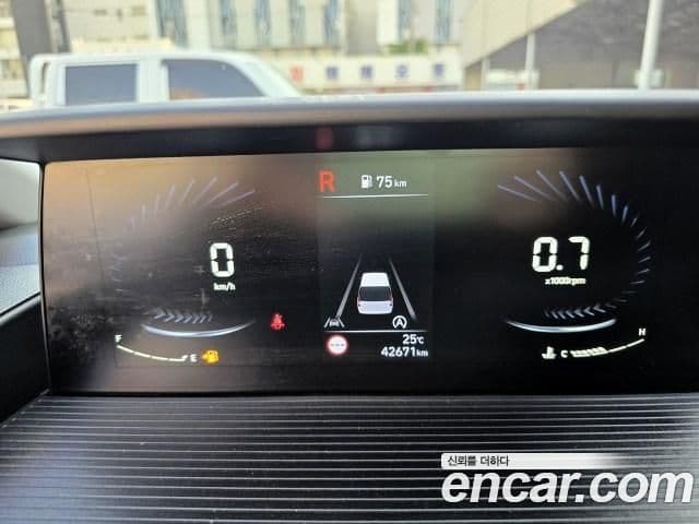 Hyundai Staria 2023 — ფოტო 6/20