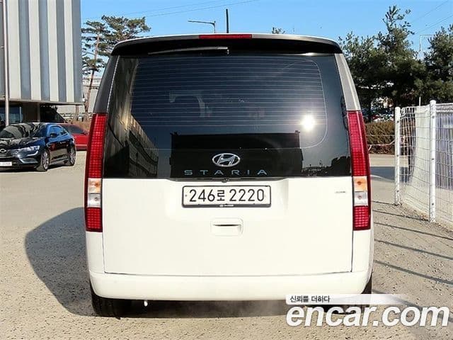 Hyundai Staria 2023 — Şəkil 3/18