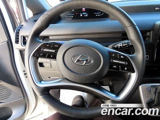 Hyundai Staria 2023 — Şəkil 13/18