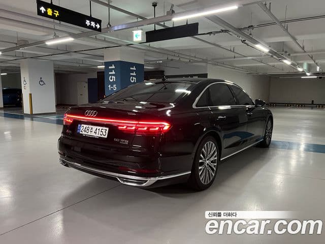 Audi A8 2020 — Фото 2/20