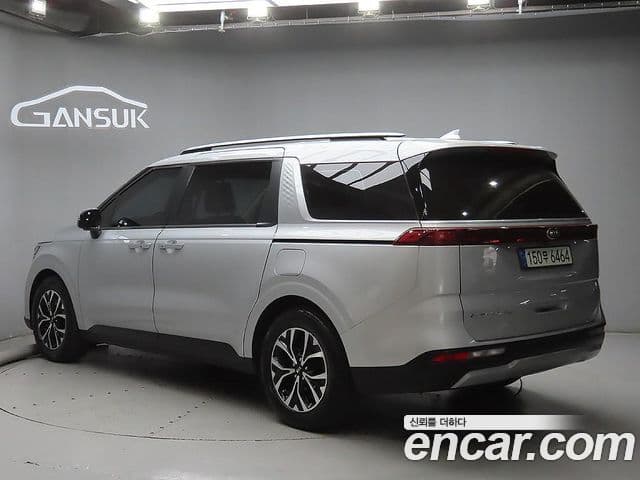 Kia Carnival 2020 — ფოტო 2/20
