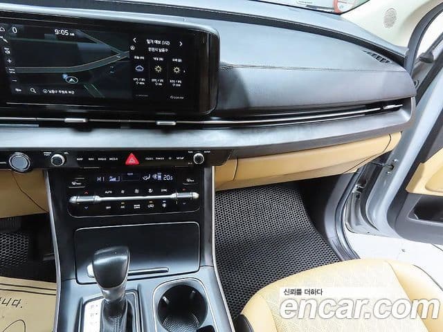 Kia Carnival 2020 — ფოტო 14/20