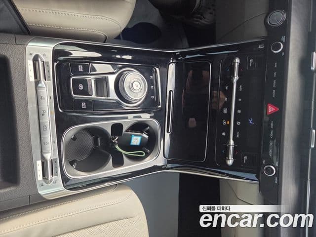 Kia Carnival 2020 — ფოტო 17/20