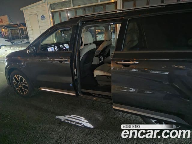 Kia Carnival 2020 — ფოტო 18/20