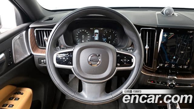 Volvo XC60 2021 — Şəkil 12/20