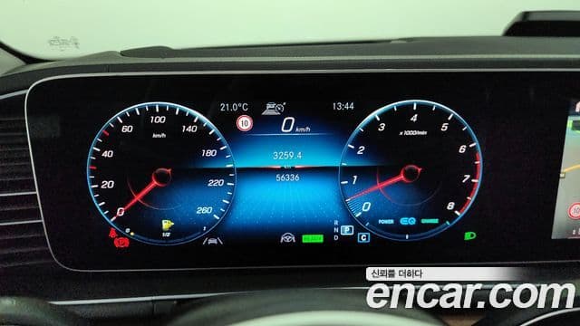 Mercedes-Benz GLE-Class 2021 — ფოტო 8/20