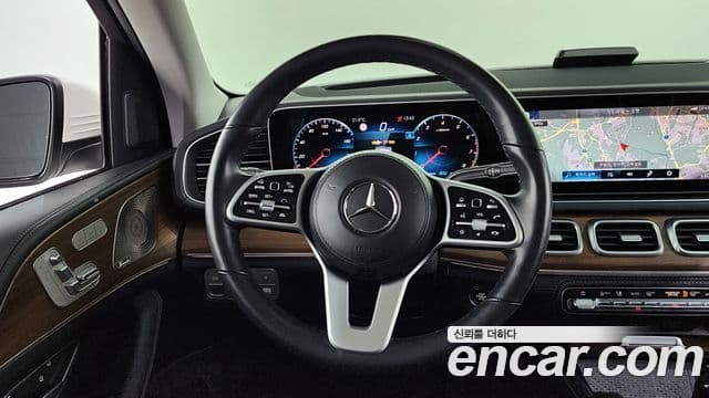 Mercedes-Benz GLE-Class 2021 — ფოტო 13/20