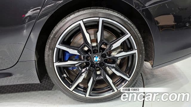BMW 8 Series 2024 — Photo 10/32