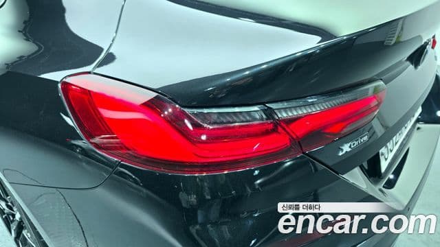 BMW 8 Series 2024 — Photo 31/32