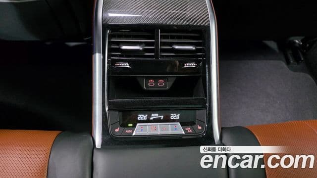 BMW 8 Series 2024 — Photo 9/32