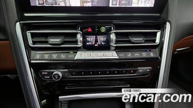 BMW 8 Series 2024 — Photo 27/32