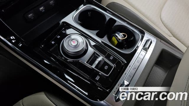 Kia Carnival 2021 — фото 8 из 20