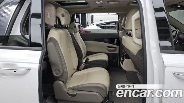 Kia Carnival 2021 — ფოტო 12/20