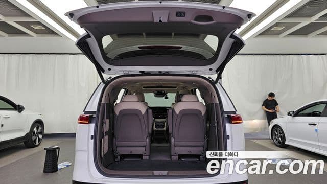 Kia Carnival 2021 — ფოტო 20/20