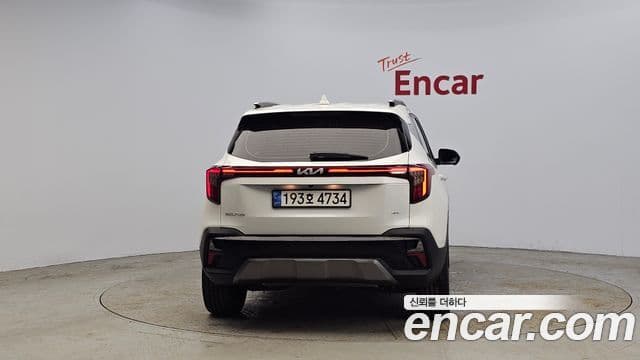 Kia Seltos 2022 — ფოტო 4/20