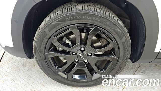 Kia Seltos 2022 — ფოტო 5/20
