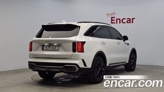 Kia Sorento 2023 — ფოტო 2/20