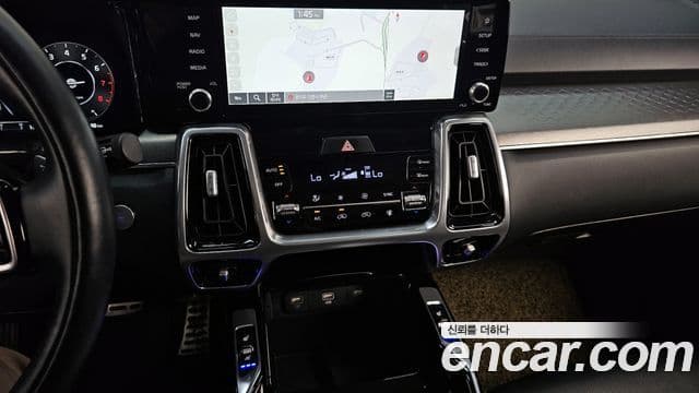 Kia Sorento 2023 — ფოტო 13/20