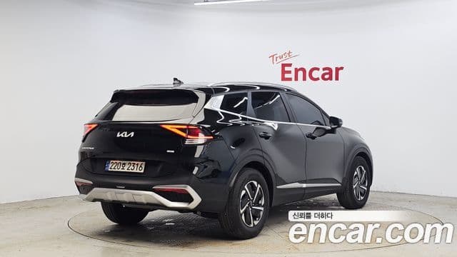 Kia Sportage 2023 — Фото 2/20