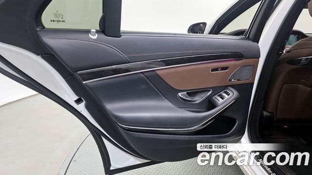 Mercedes-Benz S-Class 2019 — Photo 12/30