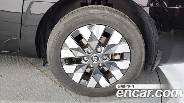 Hyundai Staria 2021 — Photo 3/32