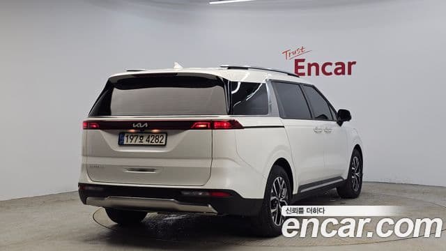 Kia Carnival 2022 — ფოტო 2/20