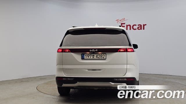 Kia Carnival 2022 — ფოტო 4/20