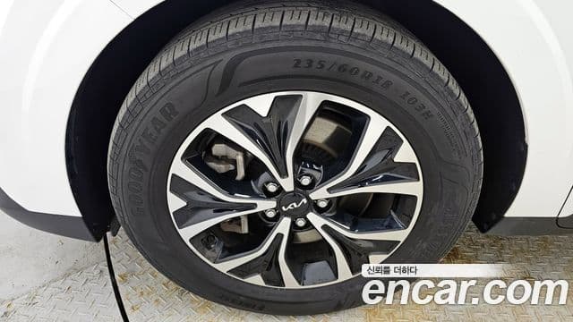 Kia Carnival 2022 — ფოტო 5/20