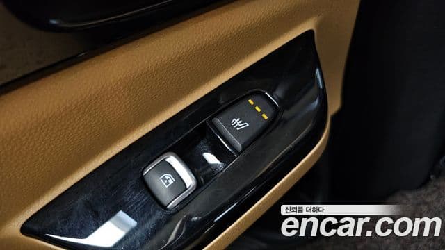 Kia Carnival 2022 — ფოტო 17/20