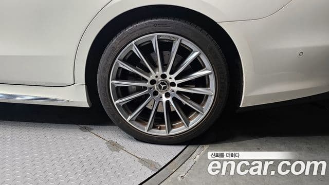 Mercedes-Benz S-Class 2021 — Photo 14/32