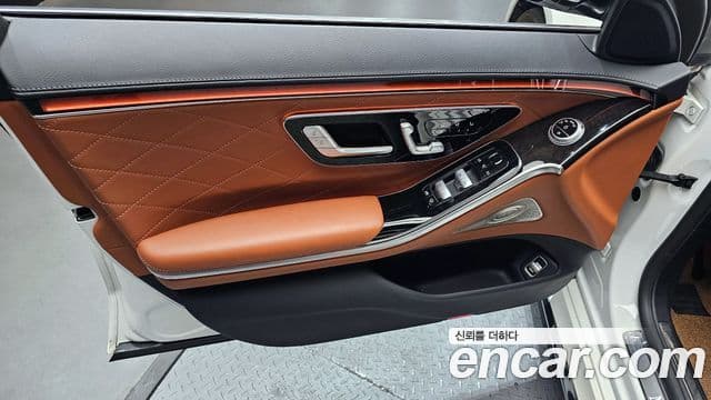 Mercedes-Benz S-Class 2021 — Photo 18/32