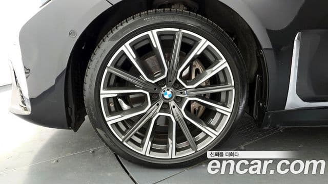 BMW 7 Series 2021 — Şəkil 8/20