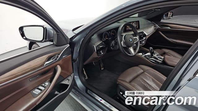 BMW 5 Series 2019 — Фото 10/20