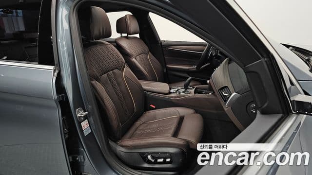 BMW 5 Series 2019 — Фото 11/20