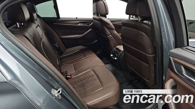 BMW 5 Series 2019 — Фото 12/20