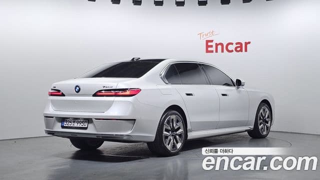 BMW 7 Series 2023 — Photo 11/15