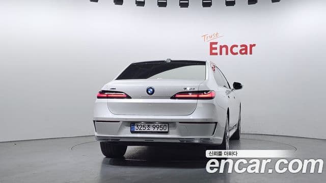 BMW 7 Series 2023 — Photo 10/15