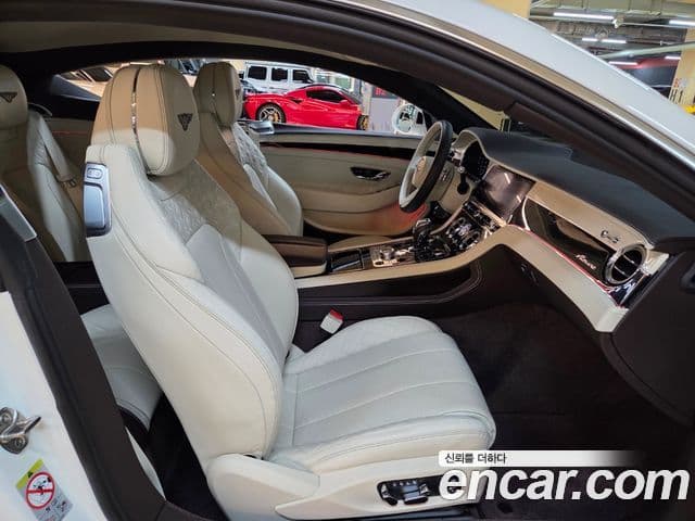 Bentley Continental GT 2023 — ფოტო 13/20